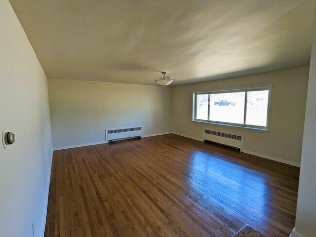 Building Photo - 337 Vail Rd
