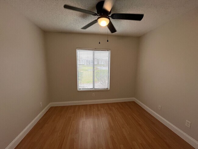 Foto del edificio - 2 bed 2 bath condo In east Orlando. Condo ...