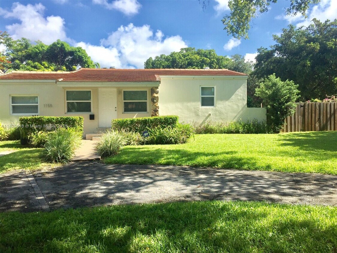 Foto principal - 1155 NE 119th St