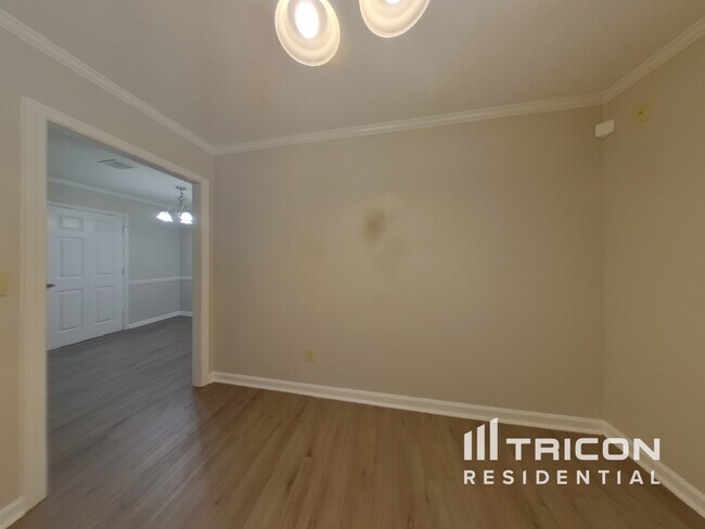 Foto del edificio - 446 Valley Woods Cir SE