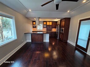 Building Photo - 102 E 5th St