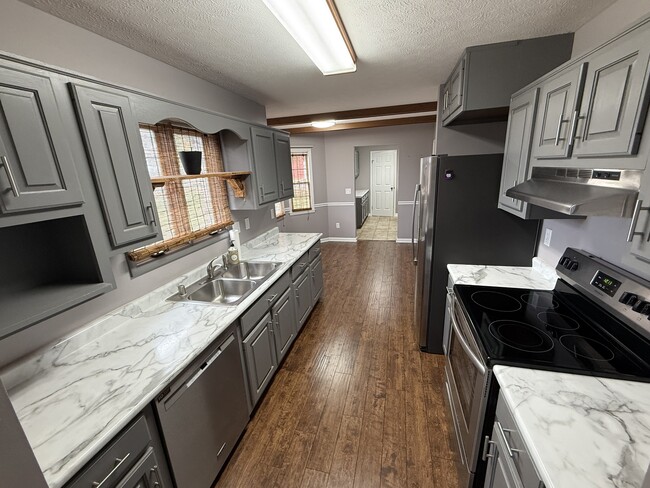 Foto del edificio - 3333 Tanner Rd