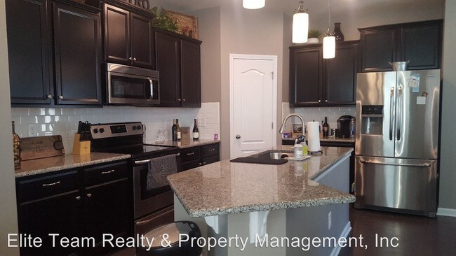 Building Photo - 3 br, 2.5 bath House - Honeylocust Lane 3005