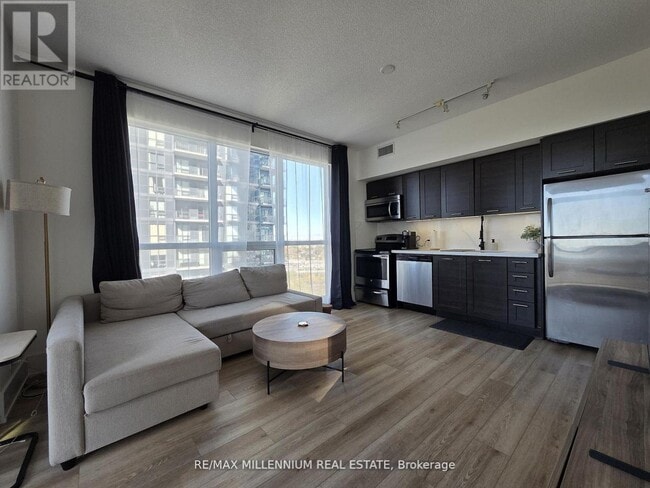 Building Photo - 2212 Lake Shore Blvd W