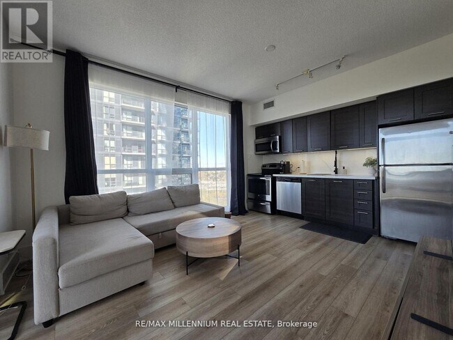 Photo du bâtiment - 2212 Lake Shore Blvd W