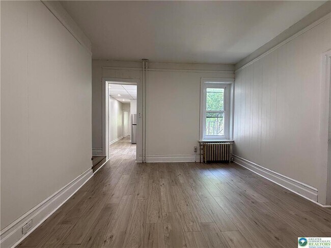 Building Photo - 423 Front St