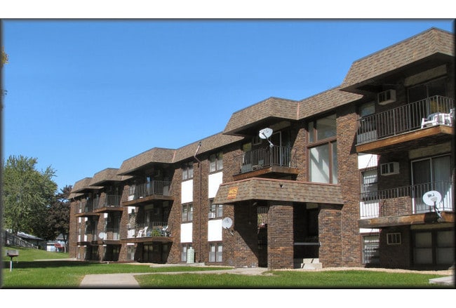 Building Photo - Kings Manor Apartments