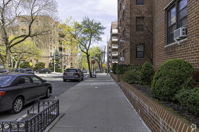 Walkway - Valentine Gardens Cooperative