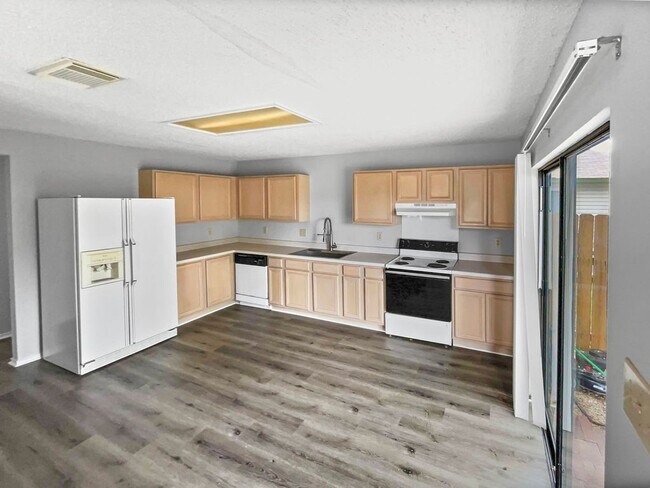 Building Photo - Move In ready