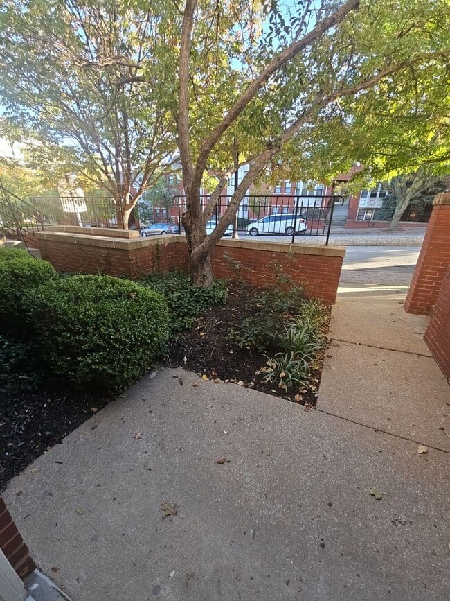 Foto del edificio - 530 W 10th St