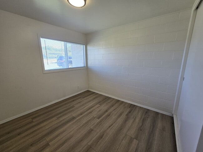 Building Photo - 751 NE Alameda Ave