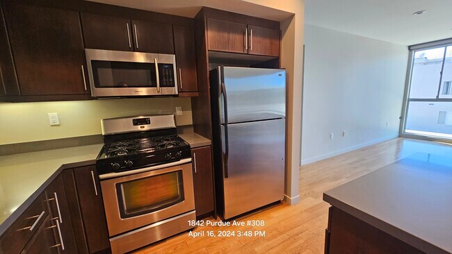 Foto del edificio - 1842 Purdue Ave