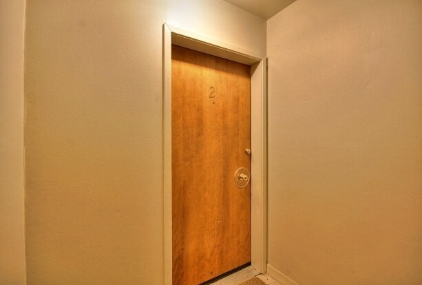 Foto del edificio - 587 Burnett Ave