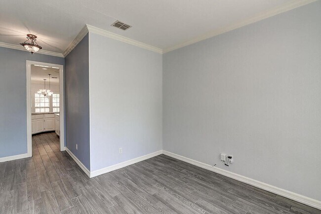 Foto del edificio - 7810 Duchess St