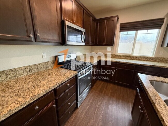 Foto del edificio - 1275 Dartmouth Cir