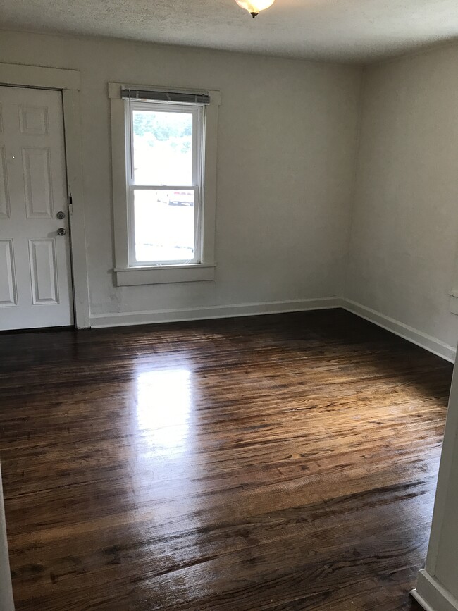 Living/Bedroom combo - 117 E 15th St