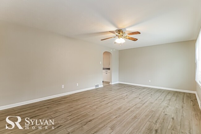 Building Photo - Adorable 3 BR, 2 BA Rancher!