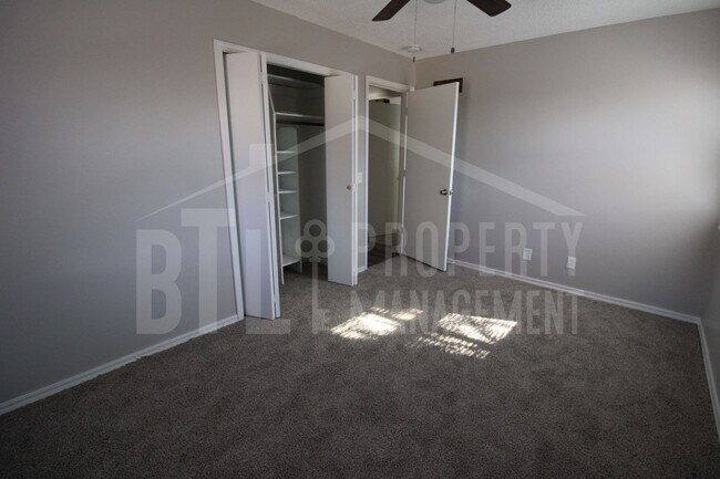 Foto del edificio - 140 Dandelion Ct