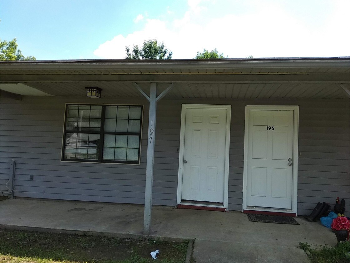 Primary Photo - 206 Landon Ct NE