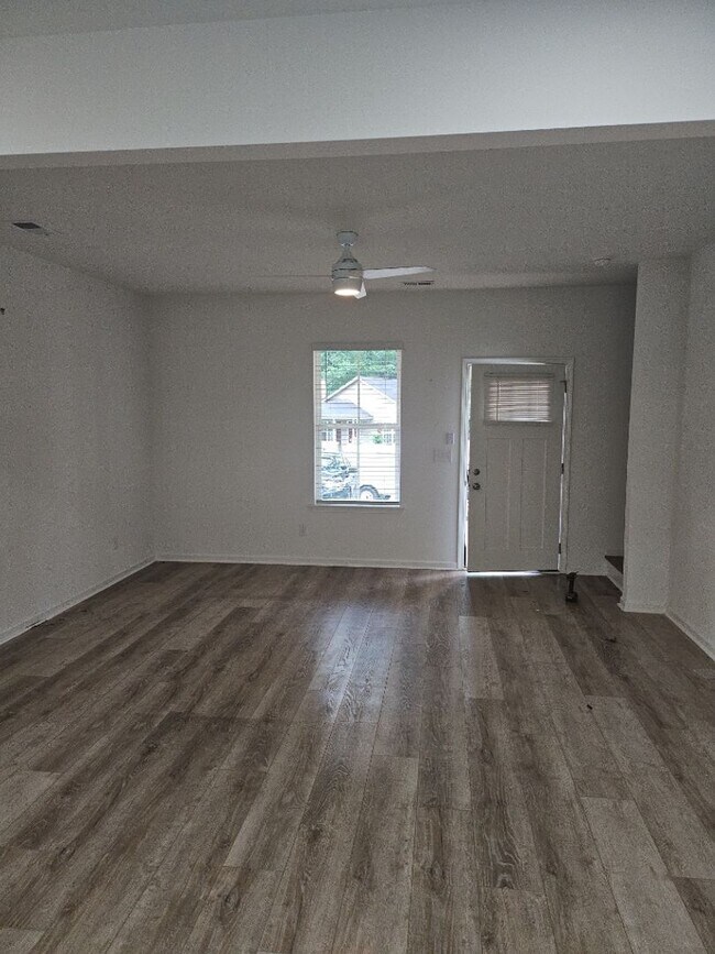 Foto del edificio - 517 Deerwood St