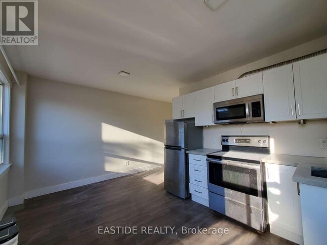 Building Photo - 212 Monarch Park Ave