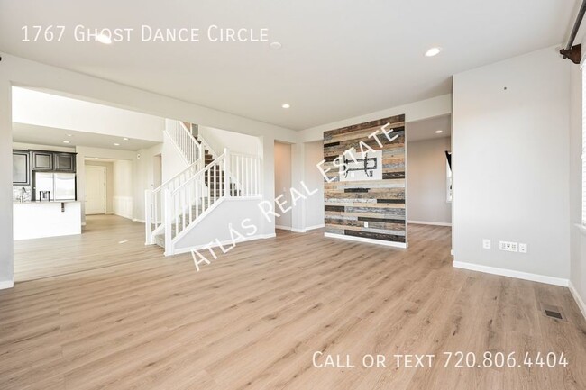 Building Photo - Spacious 4 Bedroom Home - finished basemen...
