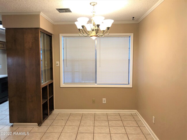 Building Photo - 123 Highland Dr