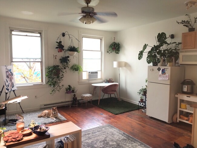 Building Photo - 2433 St Paul St