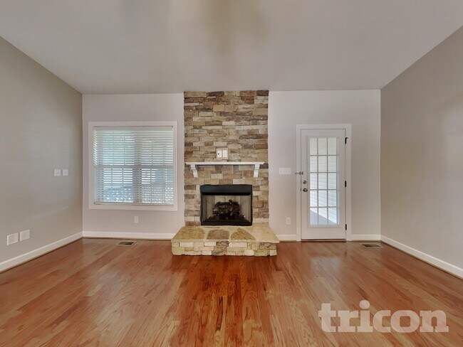 Foto del edificio - 102 Pinewinds Ct