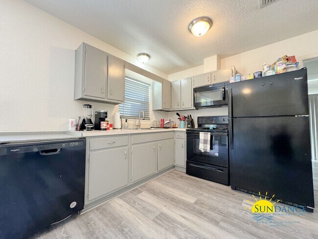 Foto del edificio - 3 Bedroom with Bonus living room!