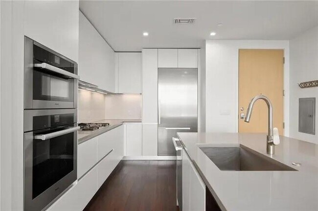 Building Photo - 501 West Ave