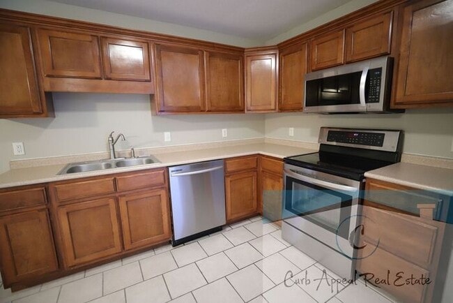 Building Photo - Utilities included!! Internet included!! Spacious 2 bed /2 full bath apt - includes washer/dryer