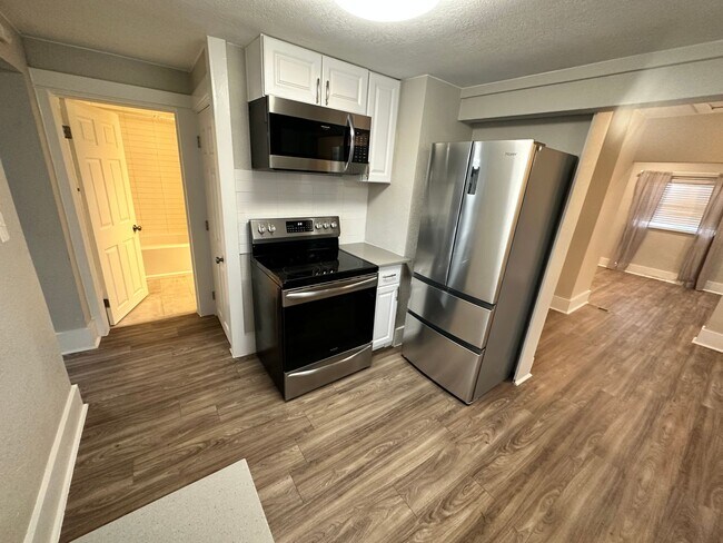 Foto del edificio - Cute, Remodeled 2 Bed, 1 bath Home (Availa...