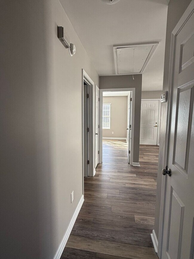 Foto del edificio - You'll Love the Modern Upgrades in this Fully Remodeled Condo!