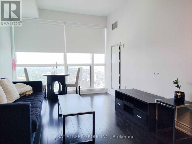Photo du bâtiment - 388-6388 Yonge St