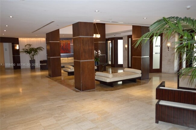 Foto del edificio - 2451 Brickell Ave