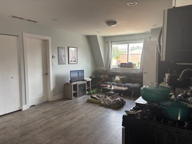Foto principal - 5637 W 63rd St