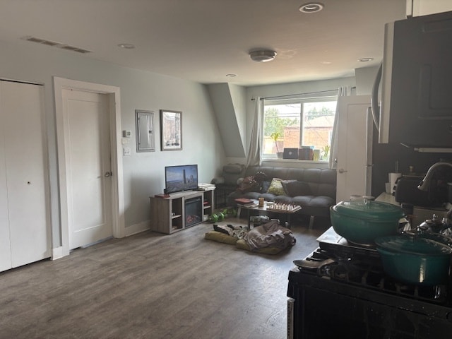 Building Photo - 5637 W 63rd St