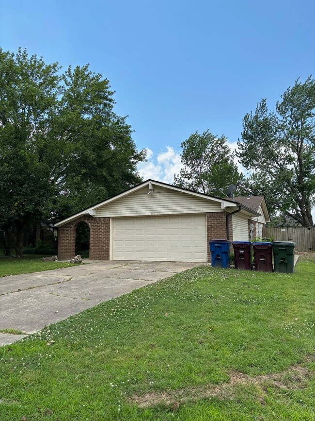 Front - 8612 S 31st Ter