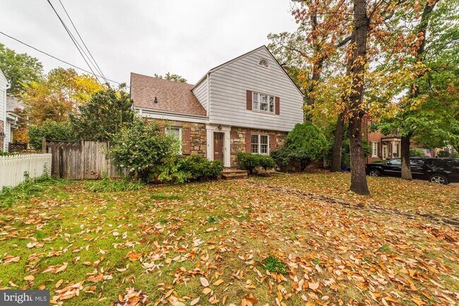 Foto del edificio - 1239 S Oakcrest Rd
