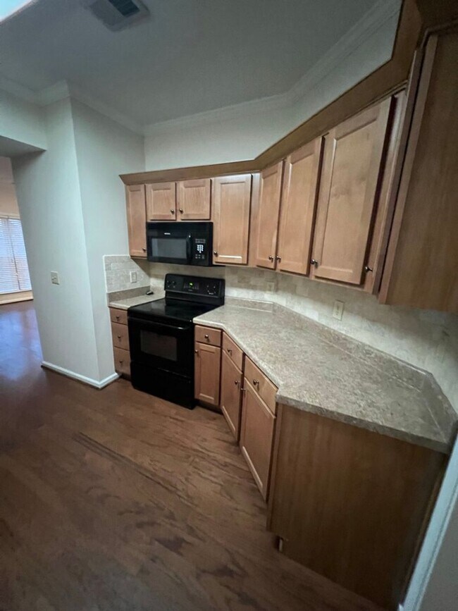 Building Photo - Townhome For Rent In Vestavia Hills!!! Ava...