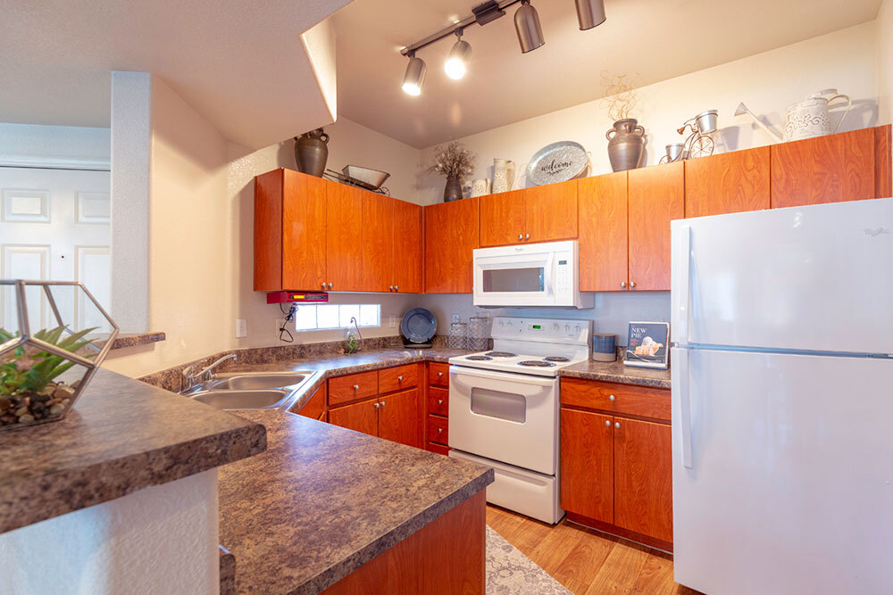 Cocina totalmente equipada en Canyon Ridge Apartments, Surprise, Arizona - Canyon Ridge Apartments