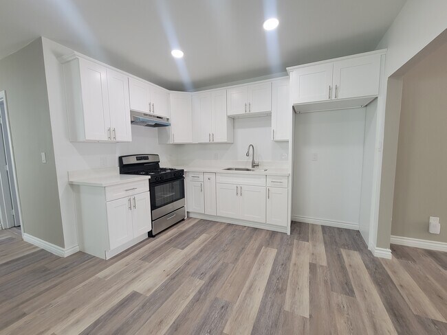 Building Photo - 3071 Harrington Ave