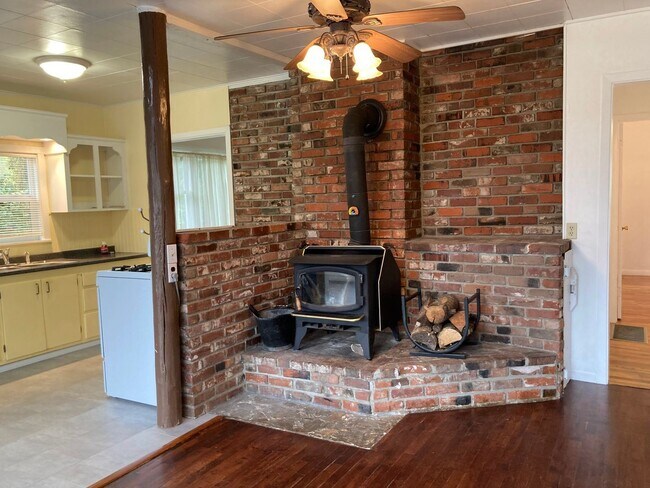 Building Photo - 2 br, 2 bath House - 1764 SE Douglas Ave