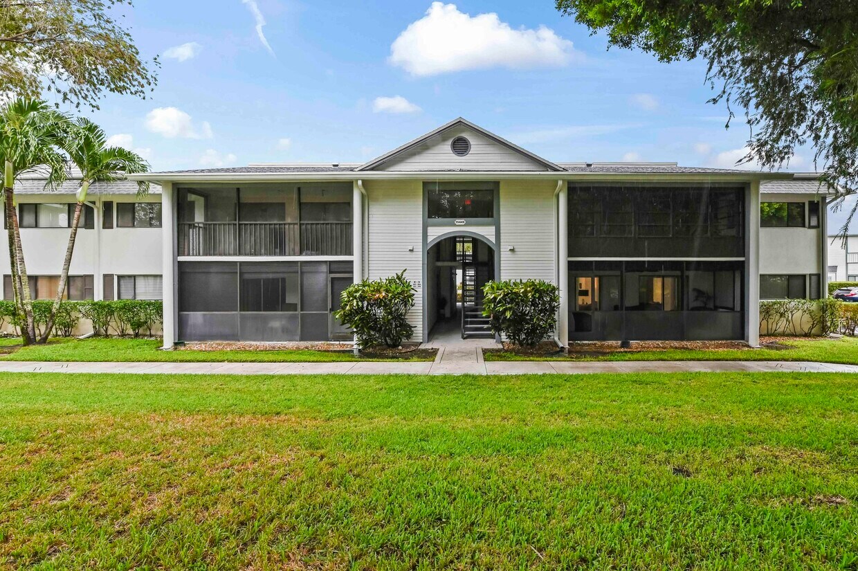 Foto principal - 15449 Lakes of Delray Blvd
