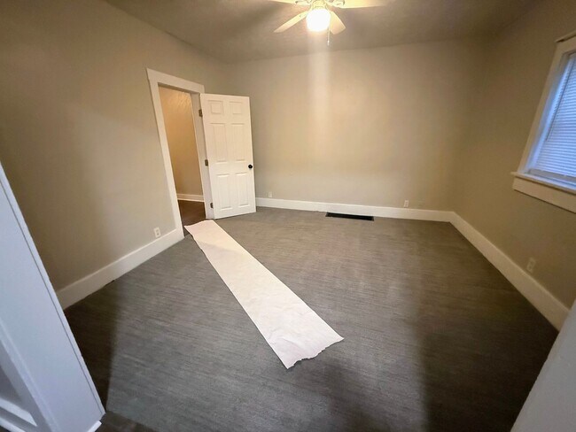 Building Photo - Newly renovated 3-bedroom, 1-bath home in Akron