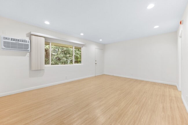 Building Photo - 4345 Ventura Canyon Ave