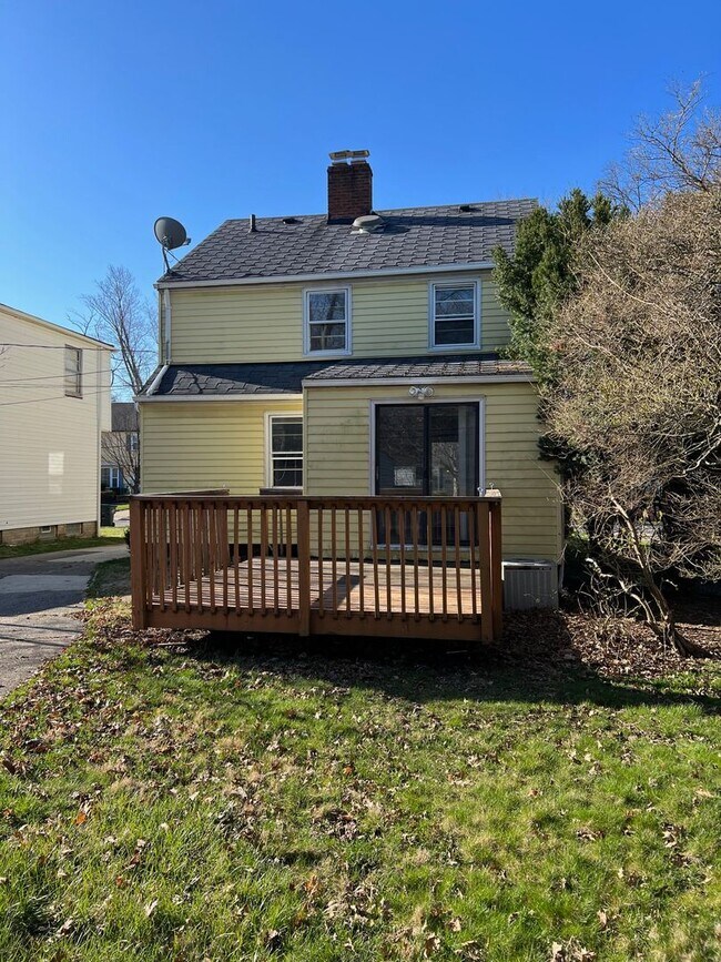Building Photo - 3839 Covington Rd - 3bds, 2bath