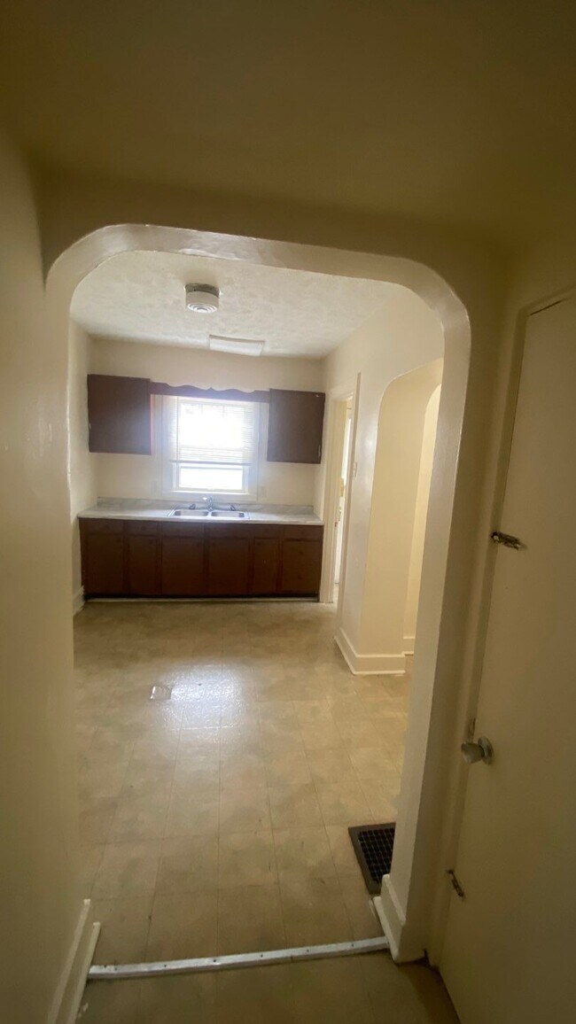 Building Photo - 816 Cornell Dr