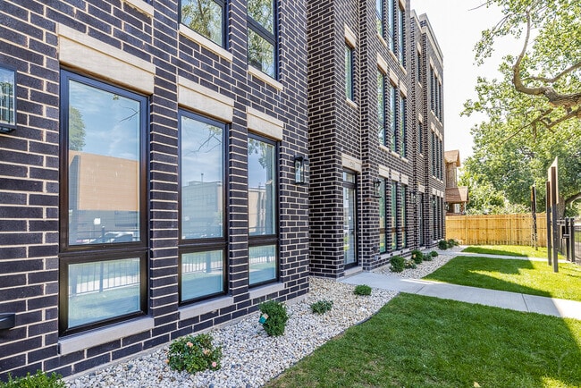 Building Photo - 5201 S Wabash Ave